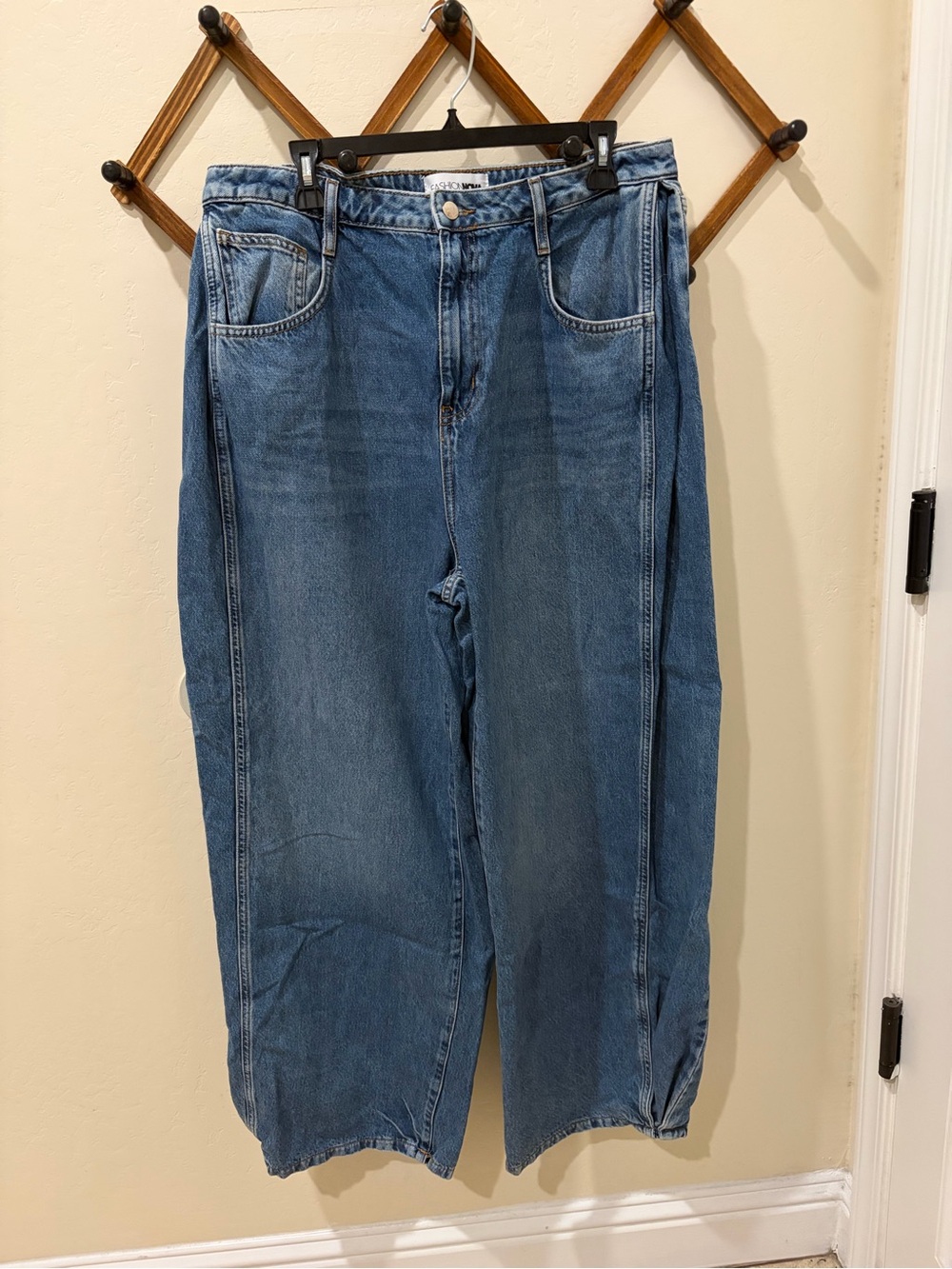 Fashion Nova Vintage Wash Blue wide Leg cinched Jeans